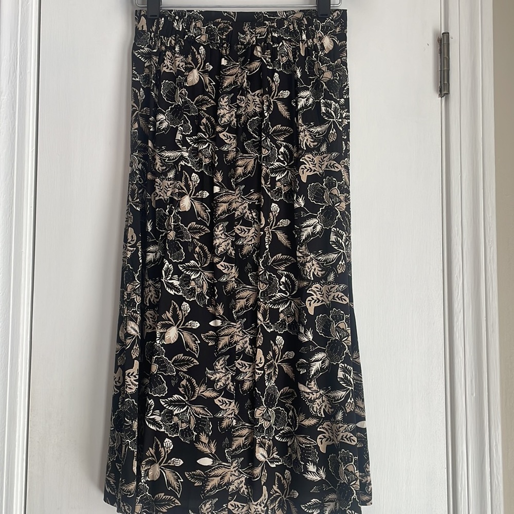 Old Navy Button Front Black Floral Skirt XS - Picture 3 of 7